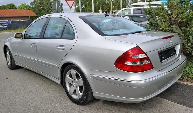 Gebraucht Mercedes E200 Avantgarde 163 PS (119 kW) 2004 Silber Limousine