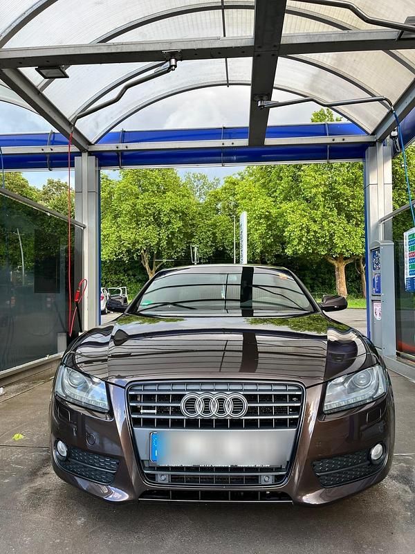 Braun Gebraucht 2011 Audi A5 Exclusive Coupé | 13.000 € (Etwas zu teuer) - Bild 1/4
