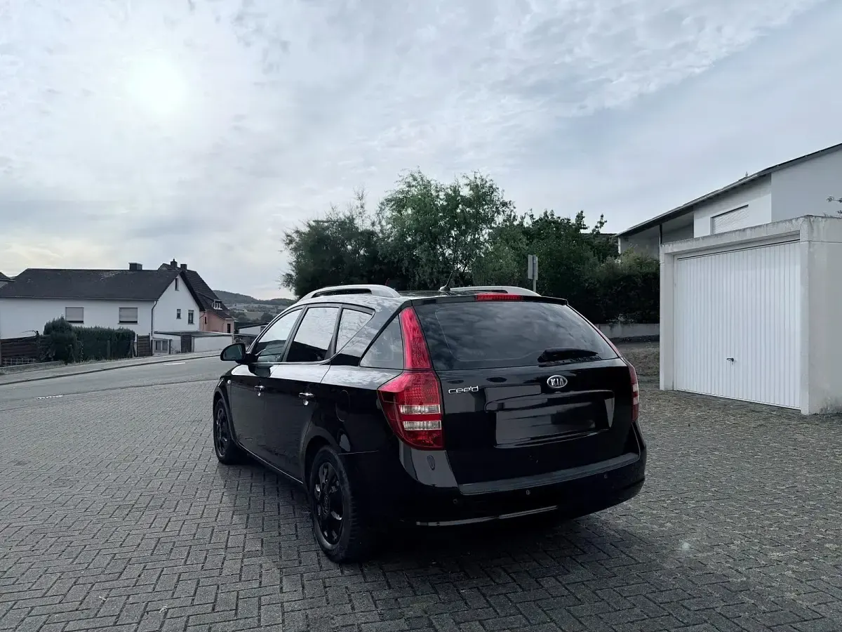Gebraucht Kia Ceed 143 PS (105 kW) 2008 Schwarz Kleinwagen