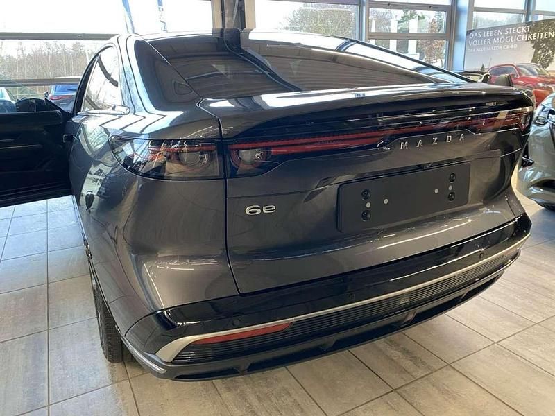 Neu Mazda 6e Takumi-Line 189 kW (258 PS) 2026 Grau Limousine