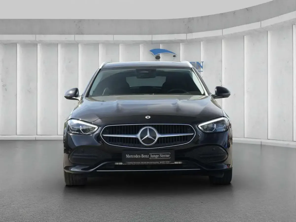 Gebraucht Mercedes C180 170 PS (125 kW) 2025 Lack obsidianschwarz Kombi