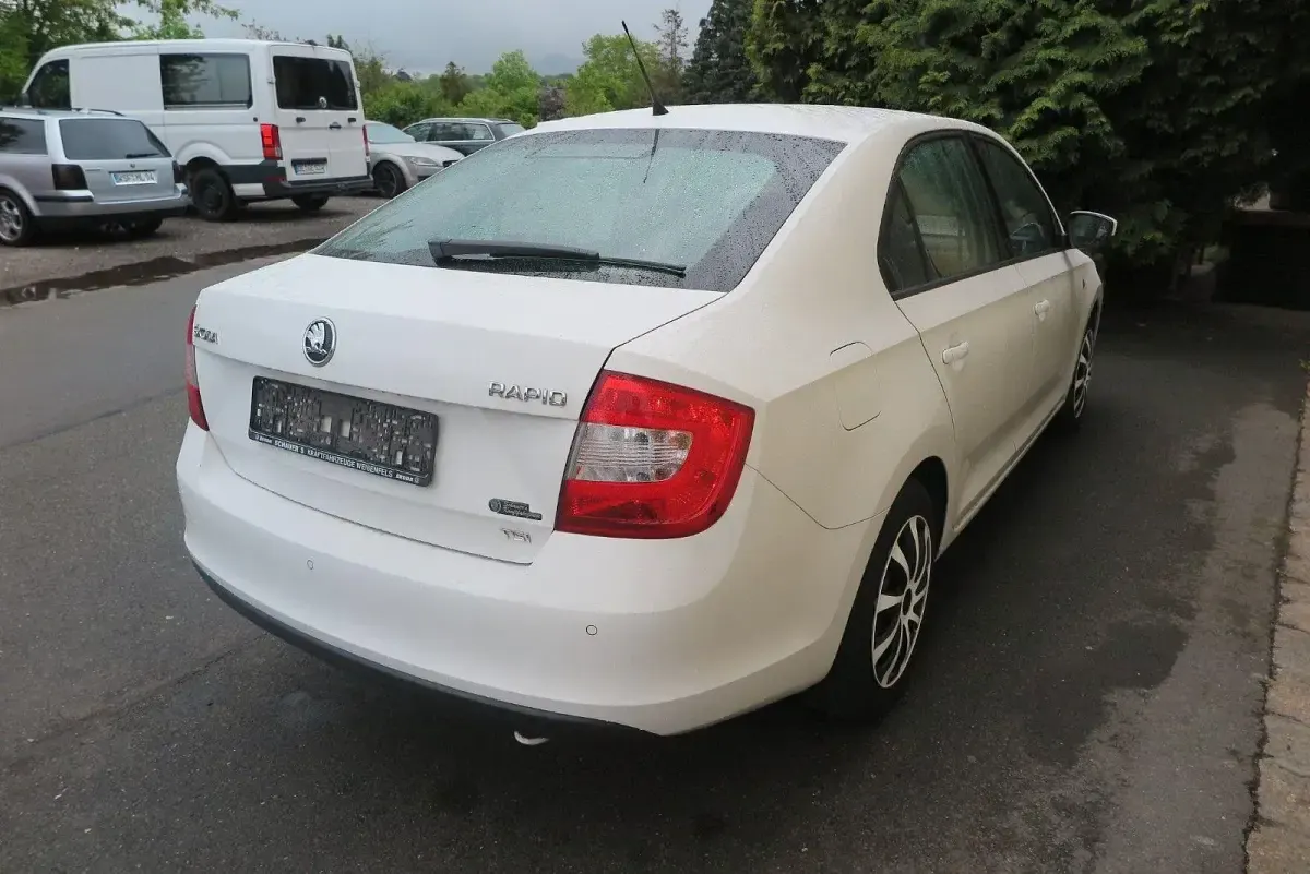 Gebraucht Skoda Rapid Ambition 86 PS (63 kW) 2014 Weiß Kleinwagen