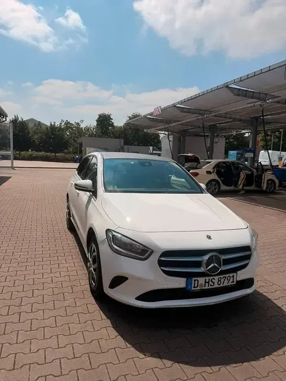 Gebraucht Mercedes B200 150 PS (110 kW) 2021 Weiß Kleinwagen