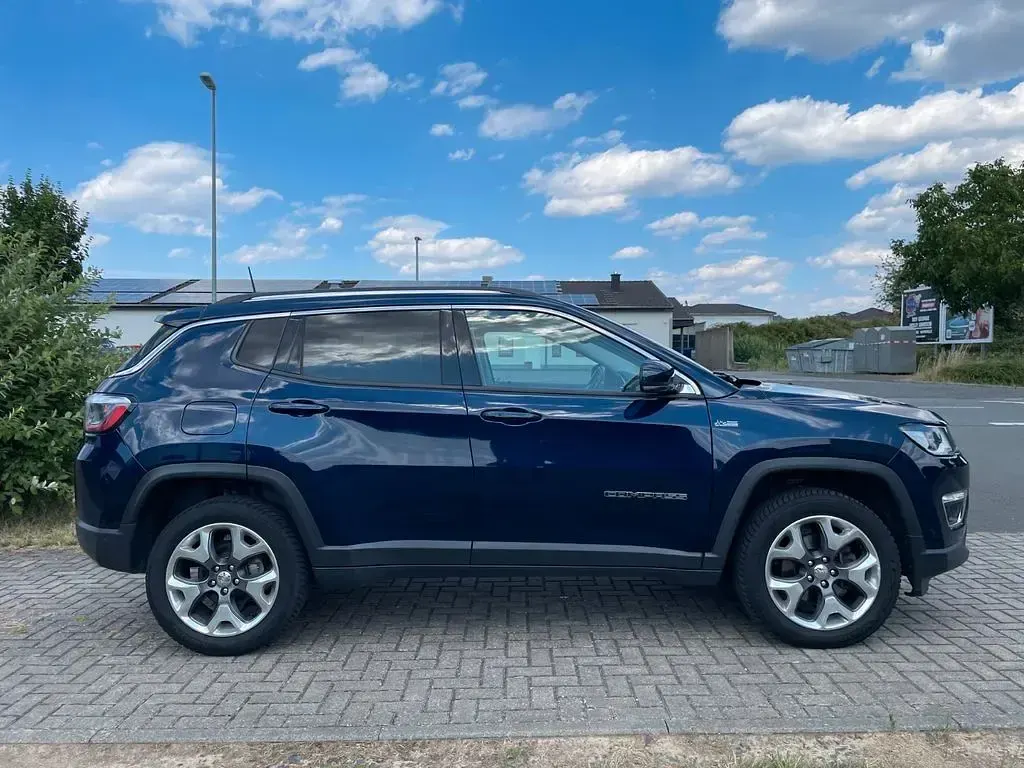 Gebraucht Jeep Compass Limited 170 PS (125 kW) 2020 Blau SUV