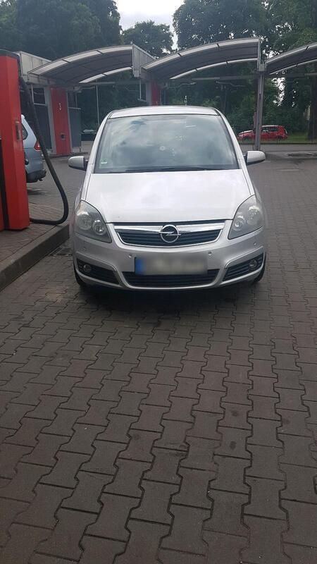 Grau Gebraucht 2006 Opel Zafira Edition Van / Kleinbus | 3.250 € (Fairer Preis) - Bild 1/4
