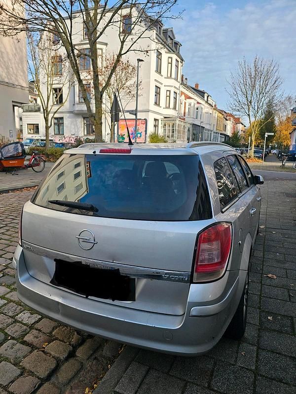 Gebraucht Opel Astra 110 PS (80 kW) 2008 Silber Kombi