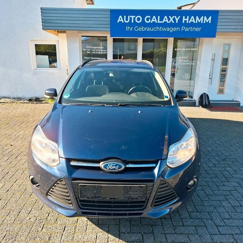 Blau Gebraucht 2014 Ford Focus Champions Edition Kombi | 5.850 € (Fairer Preis) - Bild 1/4