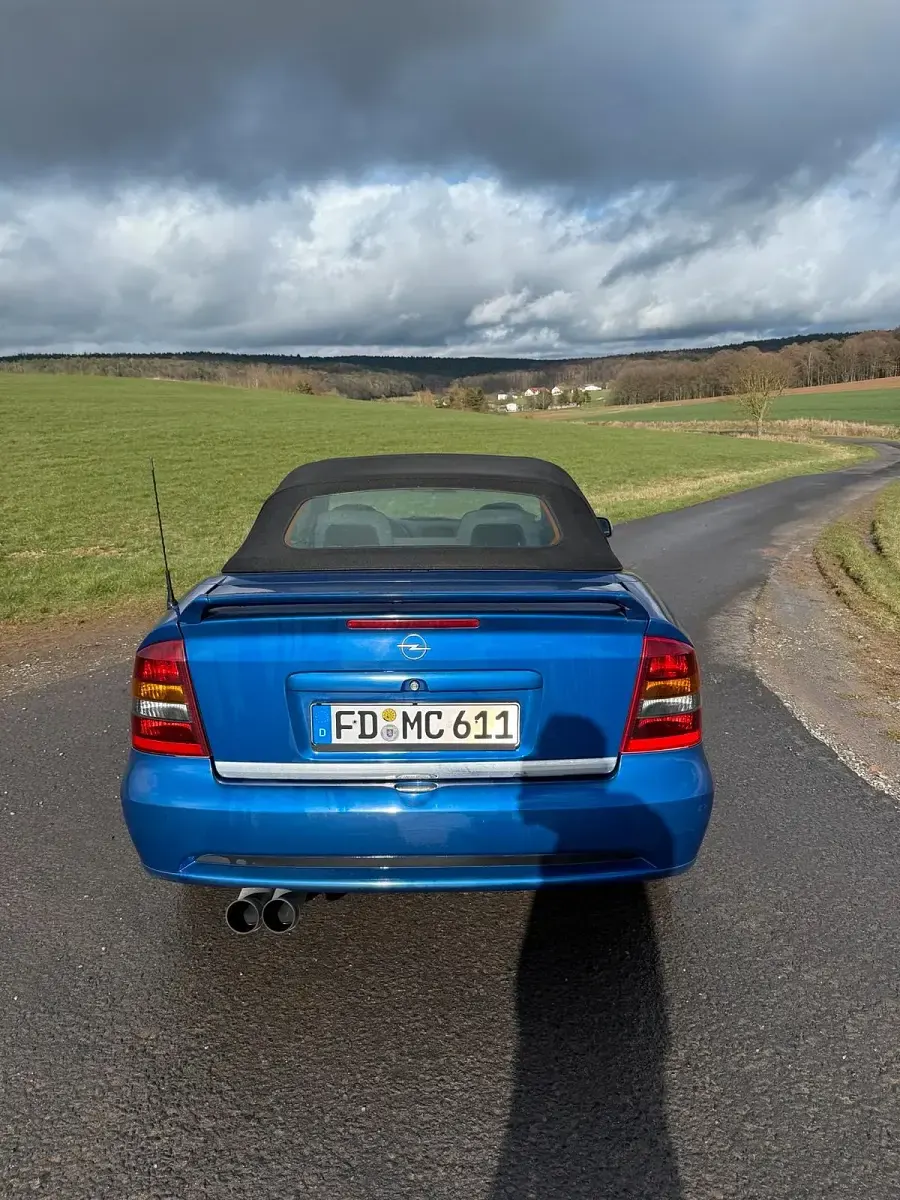 Używany Opel Astra 147 KM (108 kW) 2001 Niebieski Kabriolet