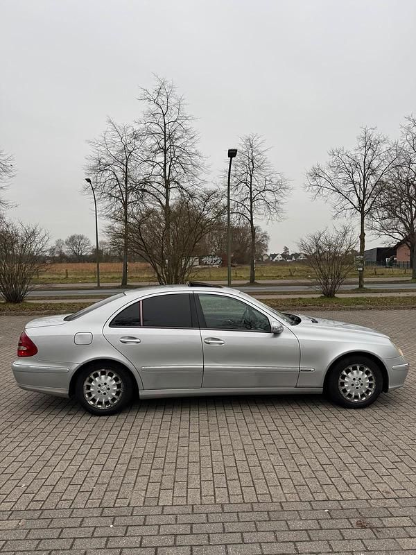Gebraucht Mercedes C220 Elegance 150 PS (110 kW) 2002 Silber Limousine