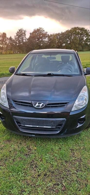 Schwarz Gebraucht 2010 Hyundai i20 Kleinwagen | 2.600 € - Bild 1/4
