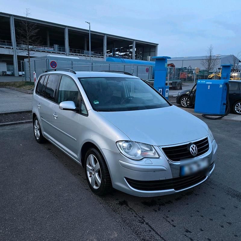 Gebraucht VW Touran 140 PS (102 kW) 2009 Silber Van / Kleinbus