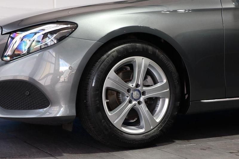 Gebraucht Mercedes E220 Avantgarde 194 PS (142 kW) 2016 Selenitgrau Limousine