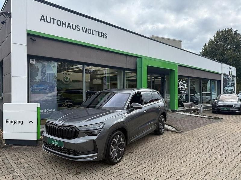 Graphitegrau metallic Neu 2025 Skoda Kodiaq SportLine SUV | 49.500 € (Teuer) - Bild 1/4