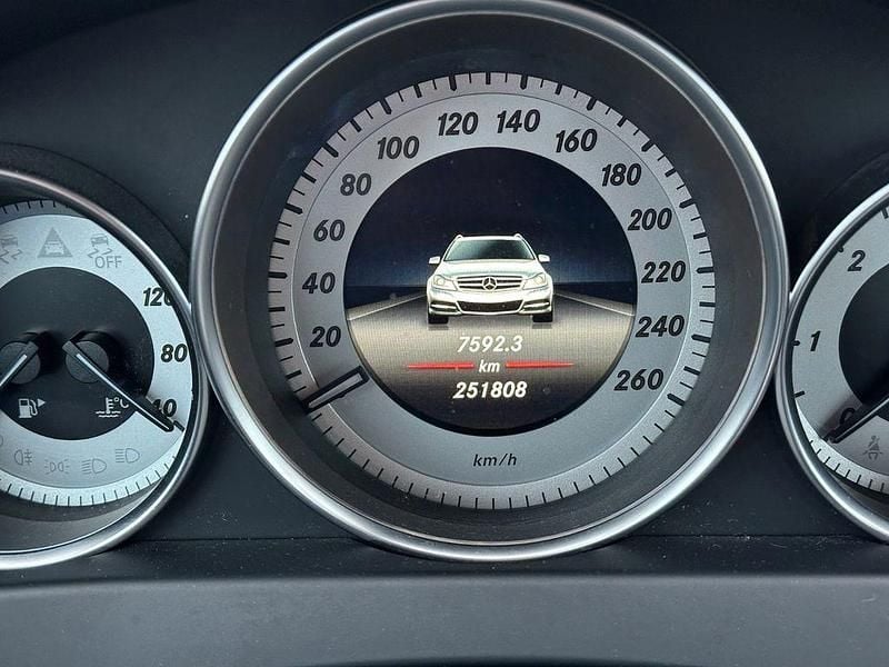 Gebraucht Mercedes 220 170 PS (125 kW) 2013 Silber Kombi