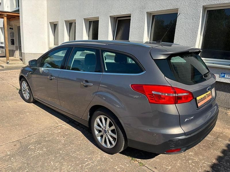 Gebraucht Ford Focus Titanium 120 PS (88 kW) 2016 Braun Kombi