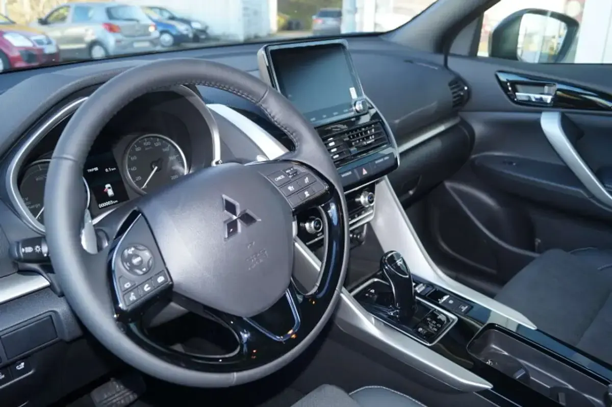 Gebraucht Mitsubishi Eclipse Cross Select 188 PS (138 kW) 2022 Bronzebraun SUV