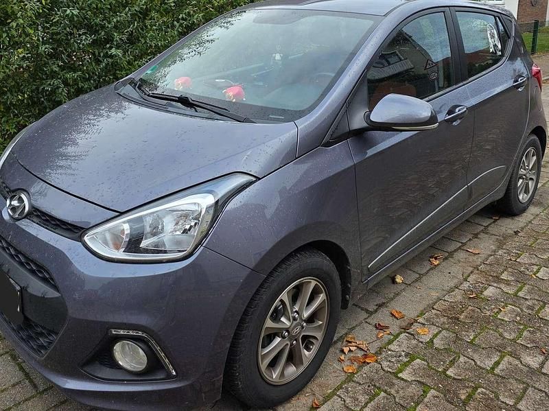 Grau Gebraucht 2015 Hyundai i10 Style Kleinwagen | 6.000 € (Guter Preis) - Bild 1/4