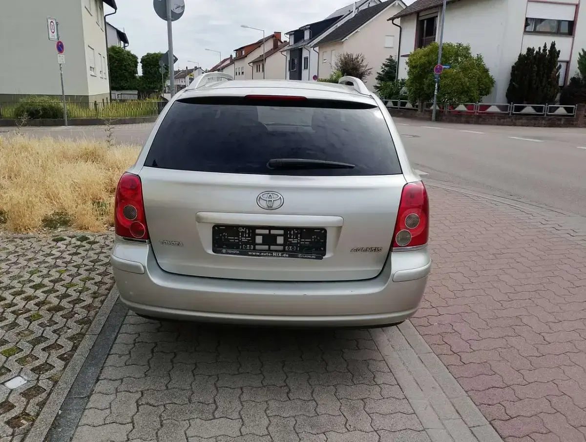 Gebraucht Toyota Avensis Edition 147 PS (108 kW) 2007 Silver metallic Kombi