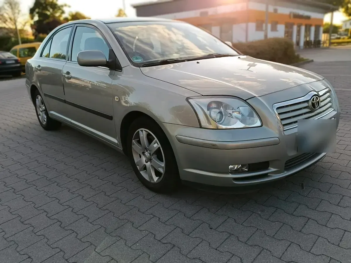 Gebraucht Toyota Avensis 146 PS (107 kW) 2005 Gold Limousine