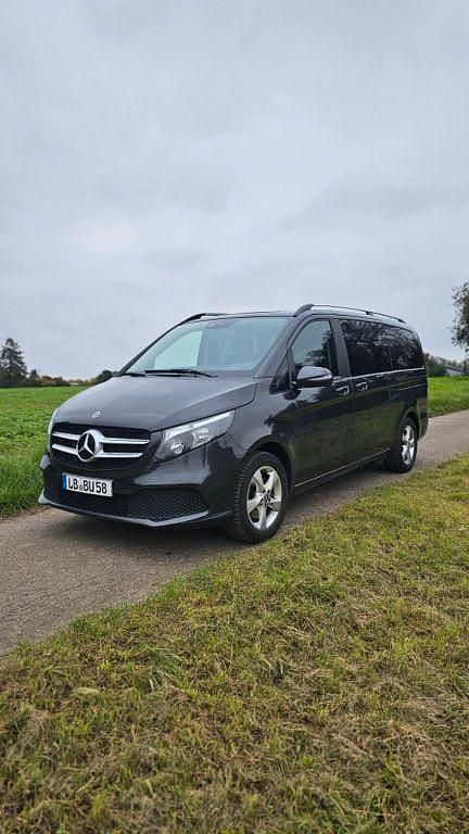 Schwarz Gebraucht 2024 Mercedes V220 Edition Van / Kleinbus | 53.700 € (Fairer Preis) - Bild 1/4