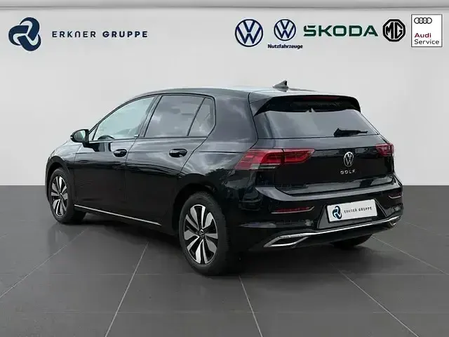 Gebraucht VW Golf VIII Move 116 PS (85 kW) 2024 Deep black perleffekt Limousine
