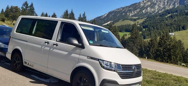 Weiß Gebraucht 2021 VW Multivan Van / Kleinbus | 43.900 € (Guter Preis) - Bild 1/2