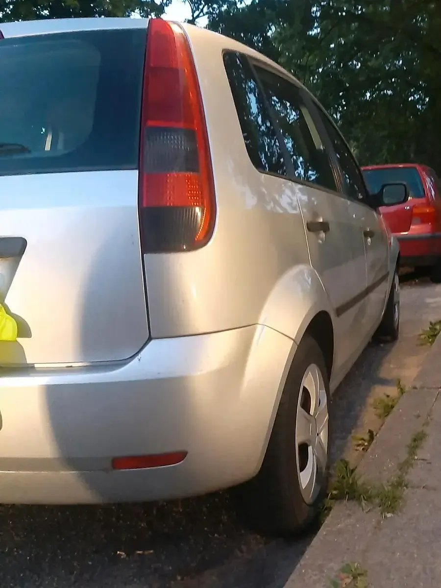 Gebraucht Ford Fiesta 69 PS (50 kW) 2002 Silber Kleinwagen