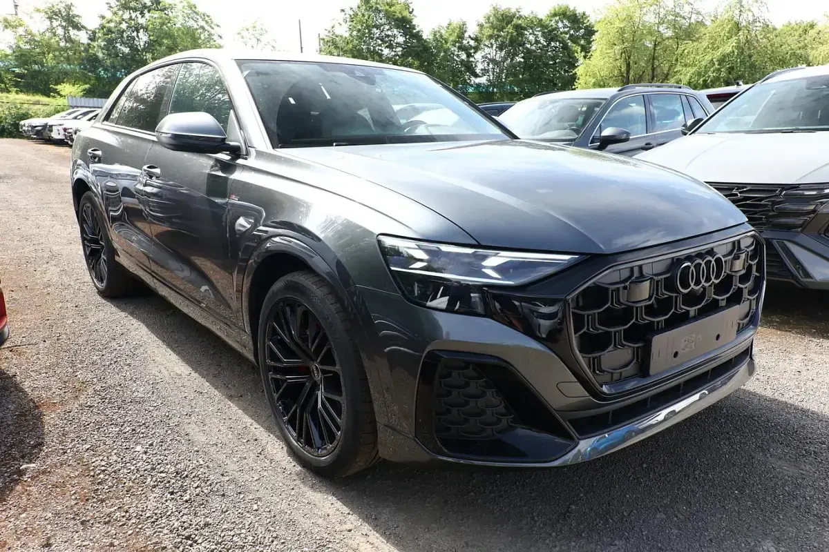 Neu Audi Q8 Design 286 PS (210 kW) 2026 Daytonagrau perleffekt SUV