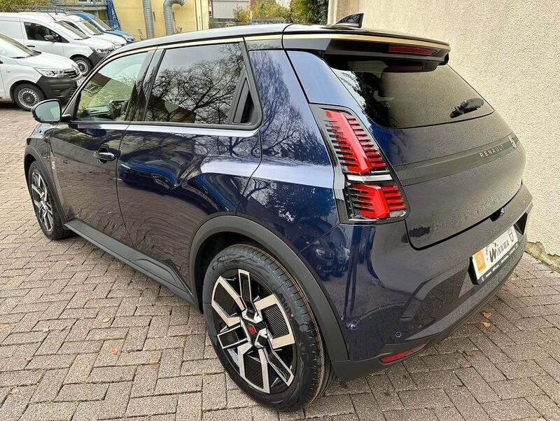 Gebraucht Renault R5 Komfort 110 kW (150 PS) 2024 Blau (nachtblau & black pearlschwarz) Kleinwagen