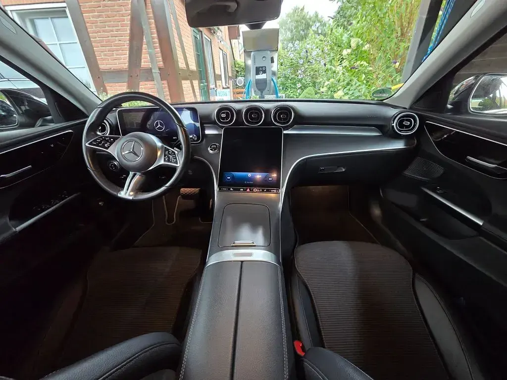 Gebraucht Mercedes C220 197 PS (144 kW) 2024 Grau Limousine