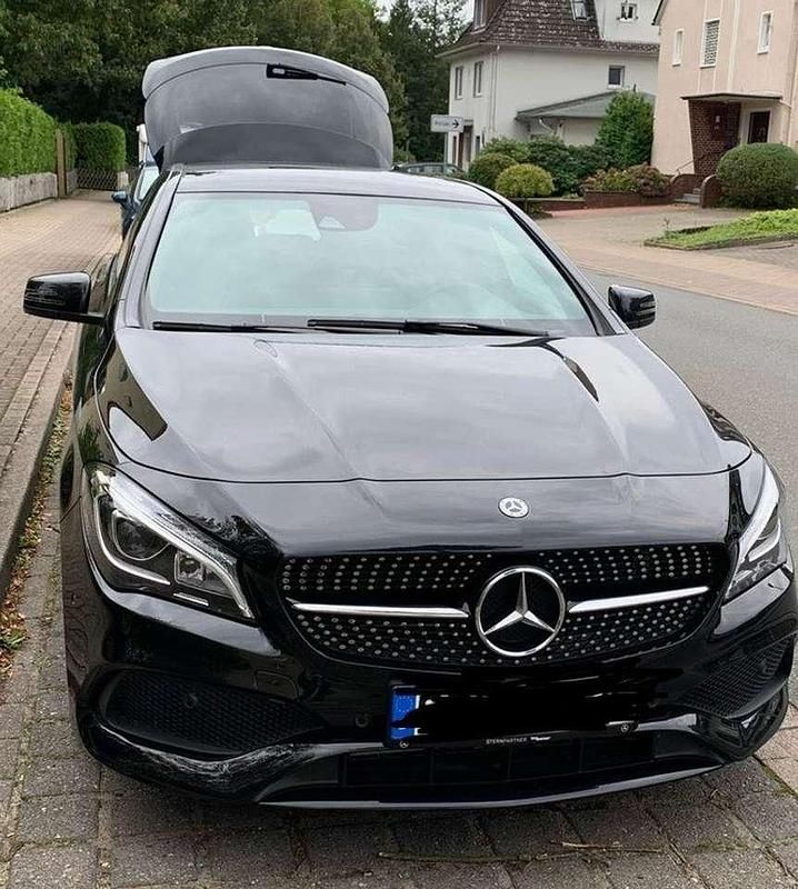 Schwarz Gebraucht 2019 Mercedes CLA200 Shooting Brake Kombi | 21.999 € (Etwas zu teuer) - Bild 1/4