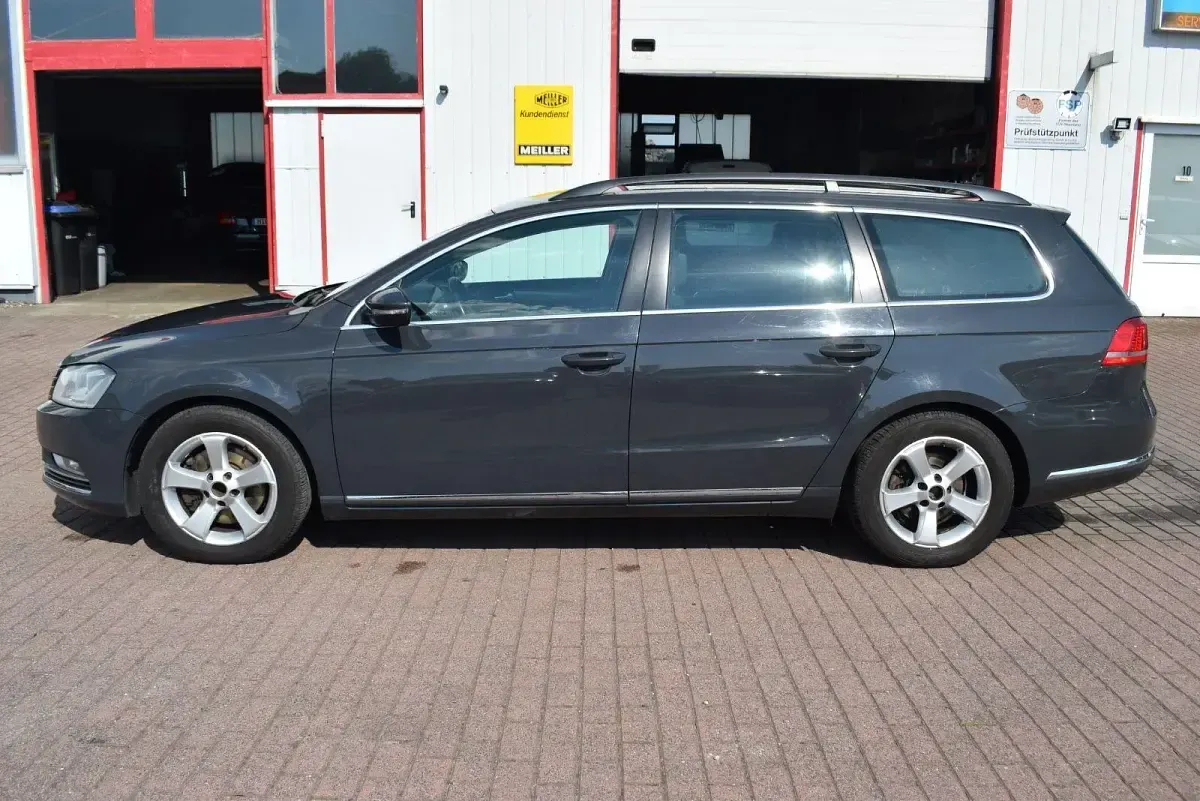 Gebraucht VW Passat 140 PS (102 kW) 2013 Grau Kombi