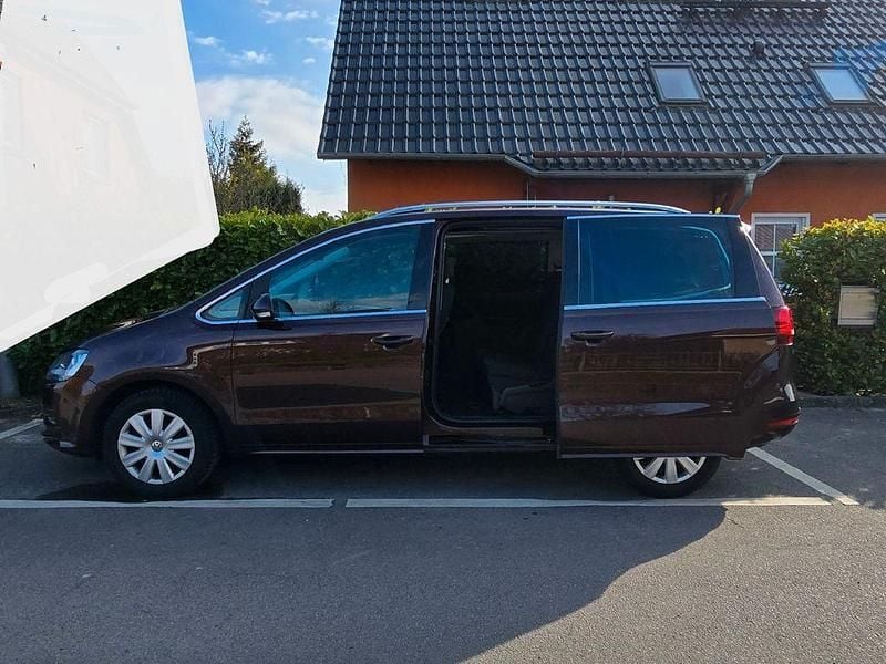 Gebraucht VW Sharan Beach 150 PS (110 kW) 2016 Braun Van / Kleinbus