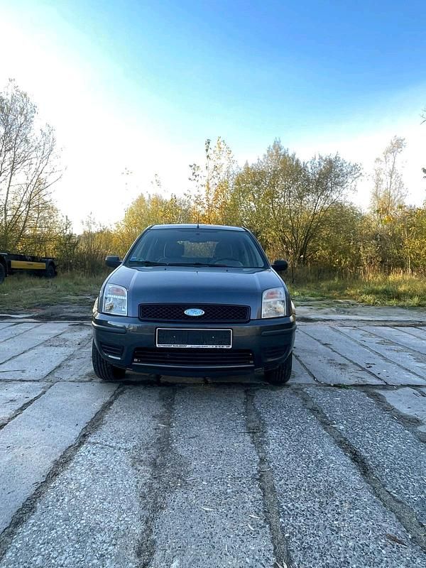 Blau Gebraucht 2005 Ford Fusion Kleinwagen | 1.200 € (Fairer Preis) - Bild 1/4