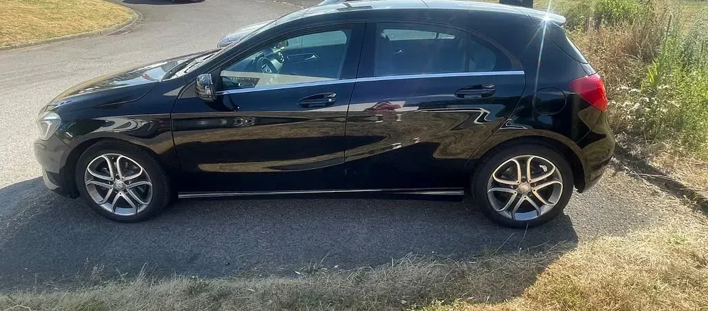 Gebraucht Mercedes A180 Edition 122 PS (89 kW) 2014 Schwarz Kleinwagen