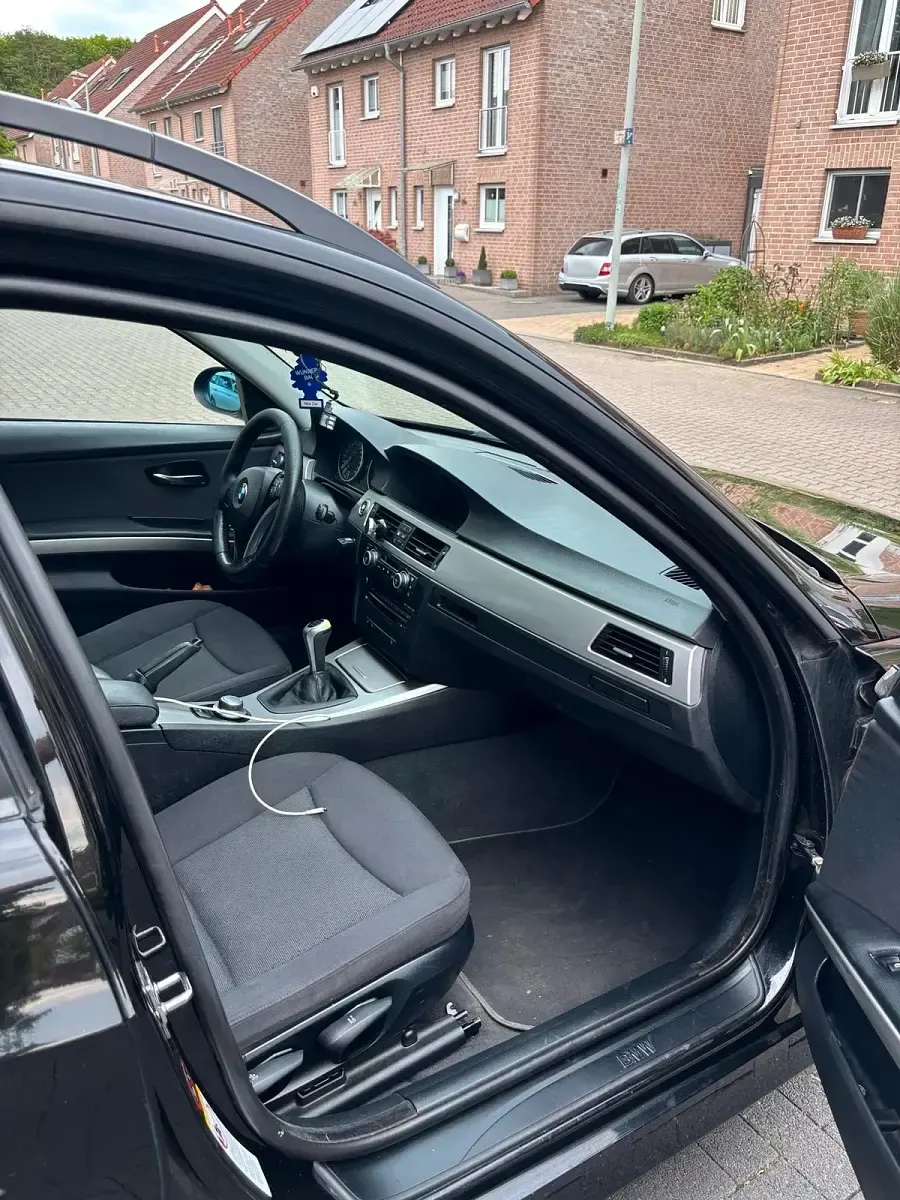 Second-hand BMW 320 163 CP (119 kW) 2007 Negru Break