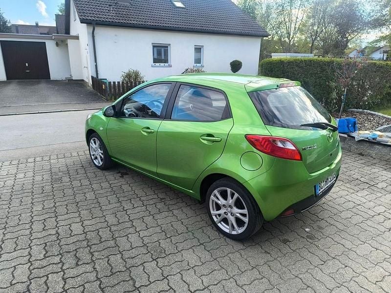 Second-hand Mazda 2 86 CP (63 kW) 2009 Verde Hatchback