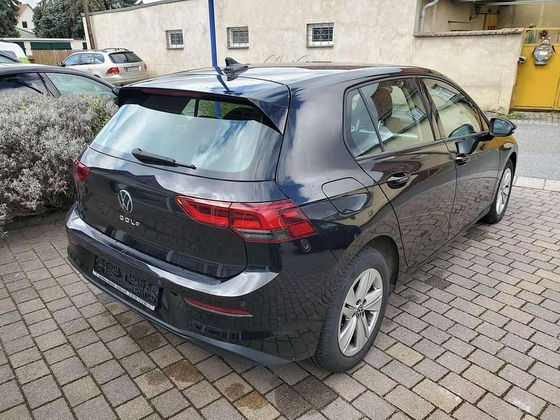 Gebraucht VW Golf VIII Life 110 PS (80 kW) 2022 Deep black perleffekt Limousine