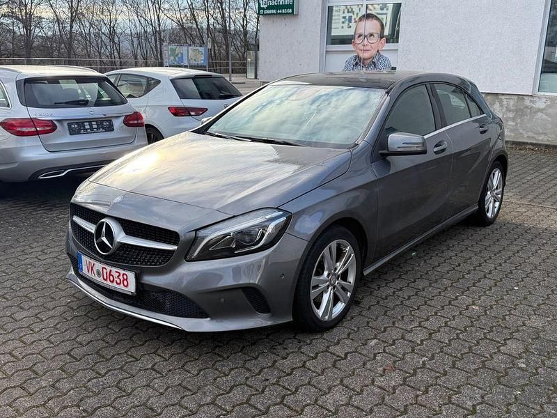 Gebraucht Mercedes A200 136 PS (100 kW) 2016 Grau Limousine