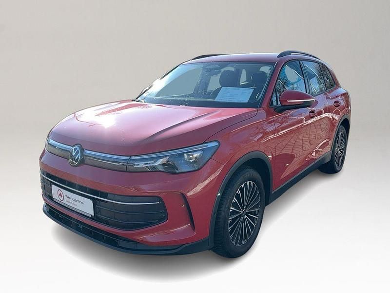 Gebraucht VW Tiguan Life 150 PS (110 kW) 2024 Rot SUV