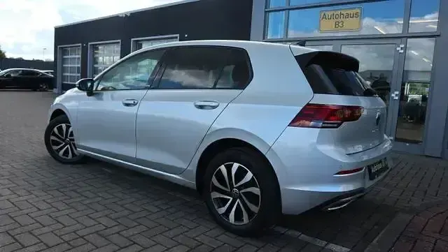 Gebraucht VW Golf VIII Active 116 PS (85 kW) 2022 Silber Limousine