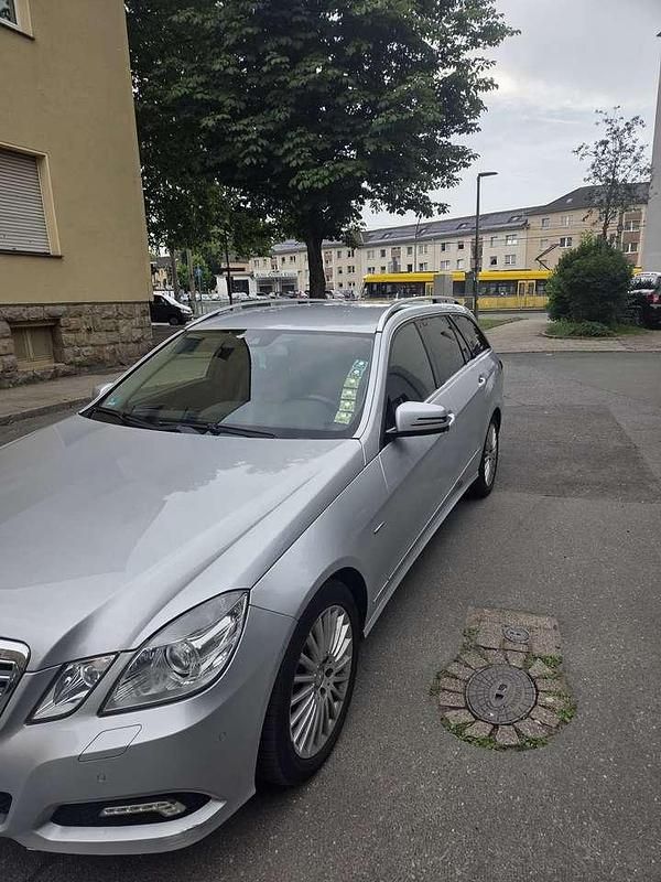 Gebraucht 2010 Mercedes E300 Avantgarde Kombi | 7.500 € (Fairer Preis) - Bild 1/4