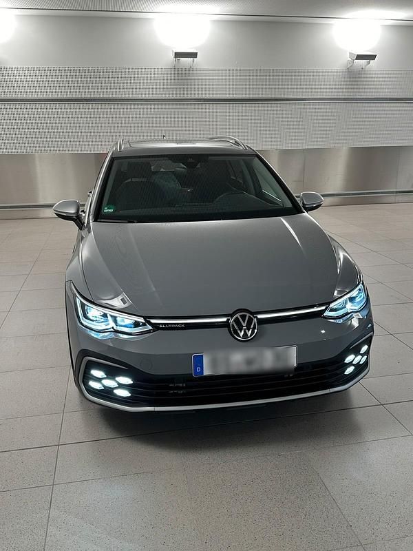 Grau Gebraucht 2023 VW Golf Alltrack Kombi | 35.499 € (Fairer Preis) - Bild 1/4