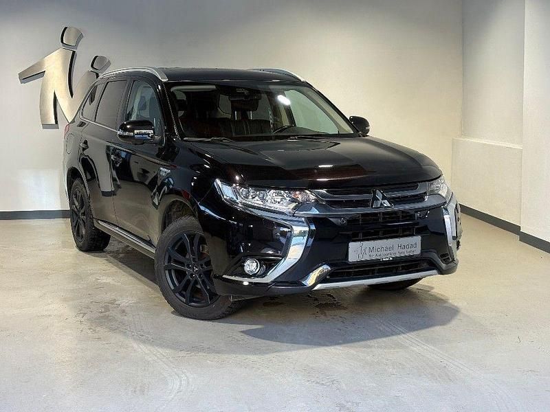 Gebraucht Mitsubishi Outlander P-HEV Top 203 PS (149 kW) 2017 Schwarz SUV