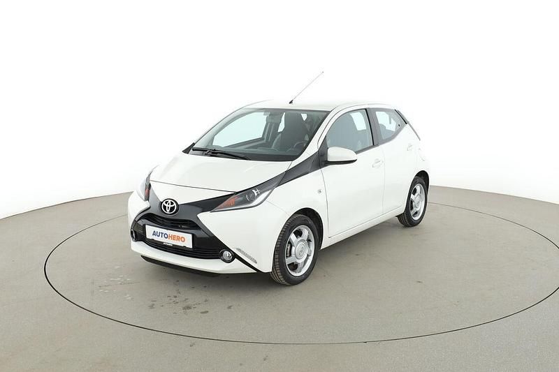 Gebraucht Toyota Aygo X-play 69 PS (50 kW) 2015 Weiß Kleinwagen