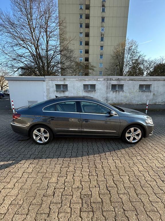 Second-hand VW Passat 140 CP (102 kW) 2014 Gri Berlinǎ