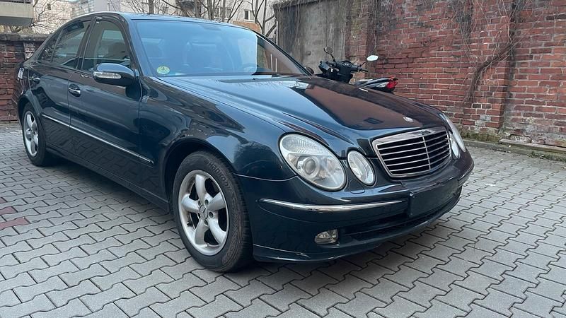 Gebraucht Mercedes E220 Avantgarde 150 PS (110 kW) 2002 Limousine