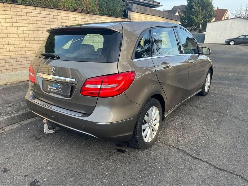 Gebraucht Mercedes B220 184 PS (135 kW) 2013 Other Van / Kleinbus