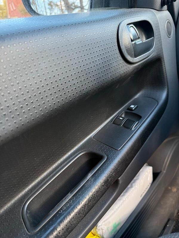 Second-hand Mitsubishi Colt 75 CP (55 kW) 2007 Alb Hatchback