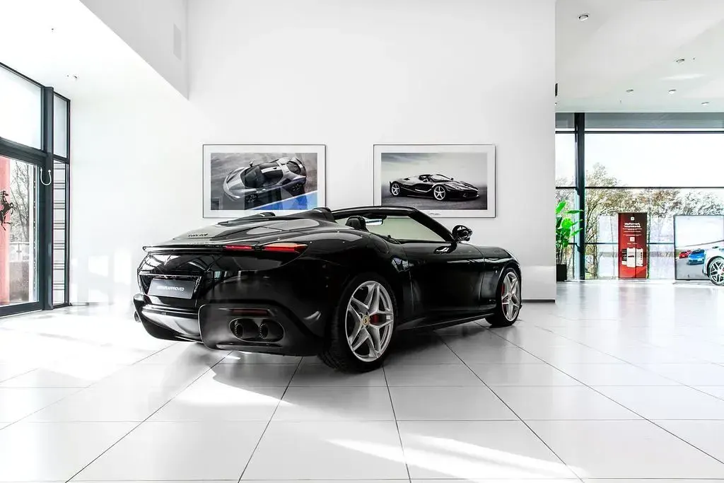 Neu Ferrari Roma 620 PS (456 kW) 2025 Schwarz Cabrio